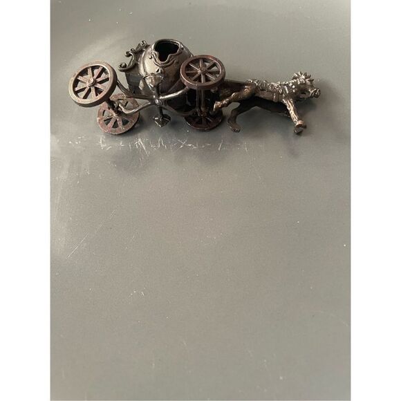 Vintage Die Cast Horse and Carriage Pencil Sharpener - Picture 3 of 3